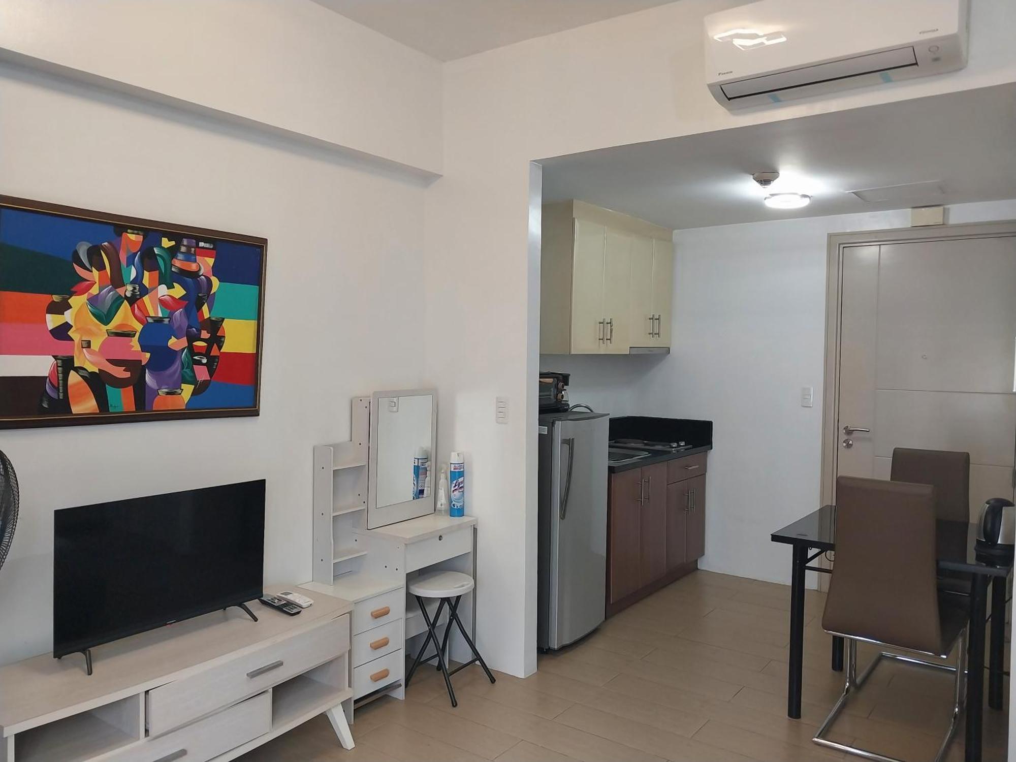 Alps At 150 Newport Blvd Condominum Near T3 Pasay Exterior photo